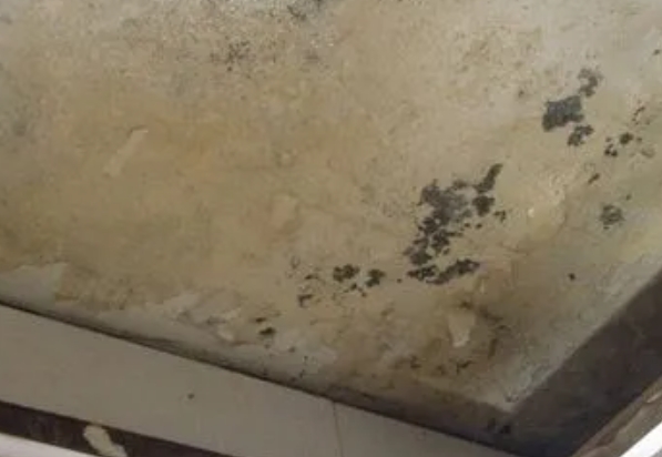 南浔阳台漏水维修公司分享下南浔卫生间渗水维修需要注意哪些问题。